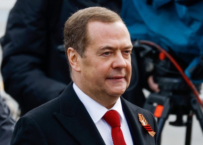 Медведев пообещал ядерный удар по европейским столицам в случае отправки войск в Украину