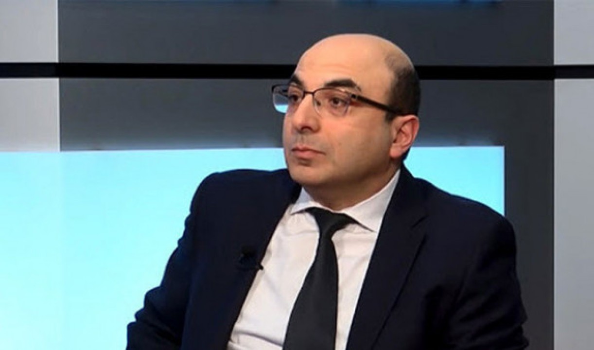 Ով ինչ է անում