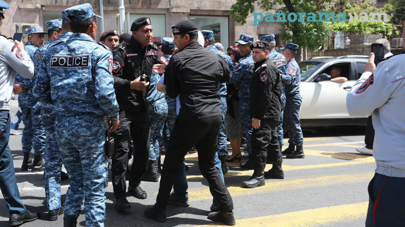 В Ереване и областях начались задержания протестующих 