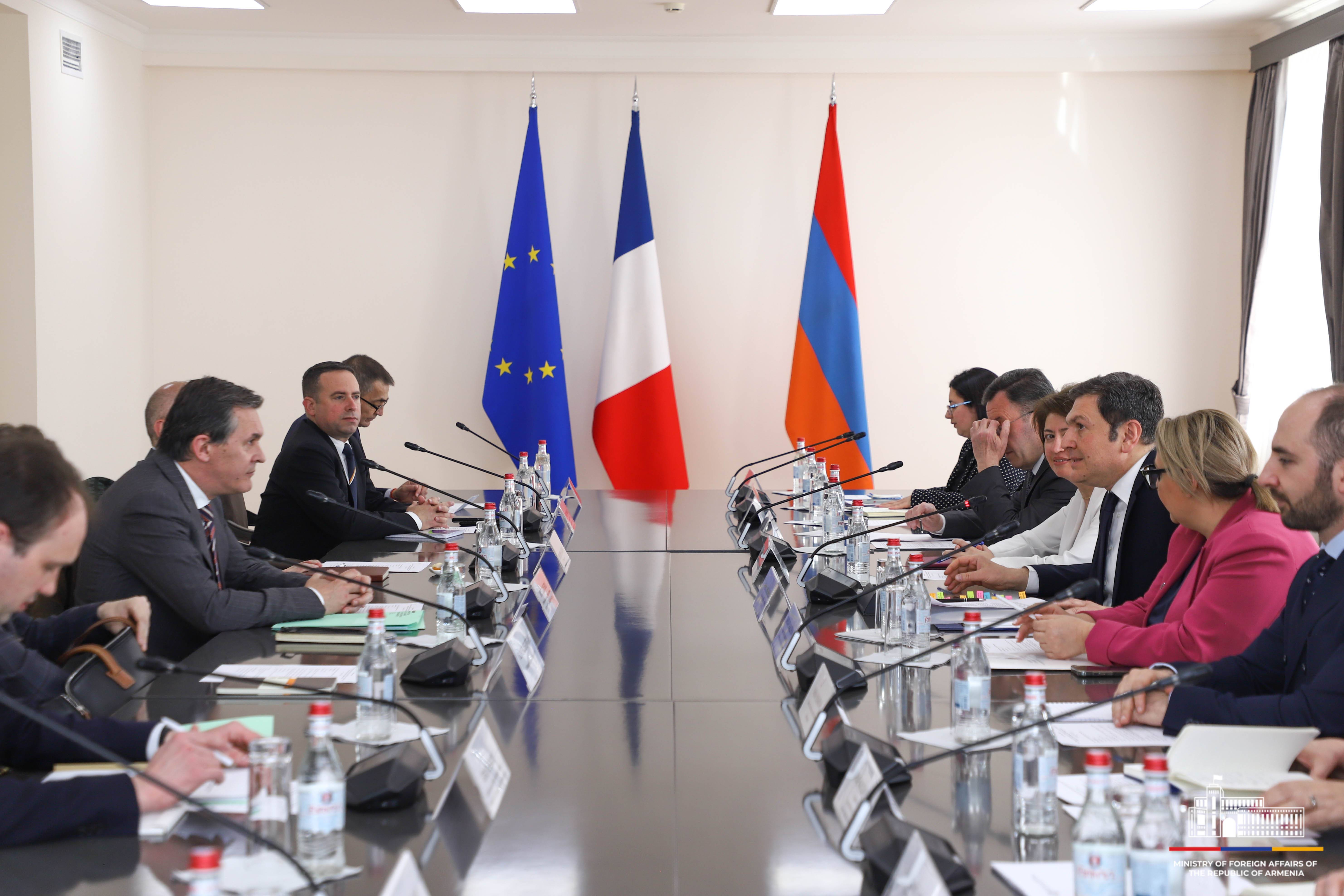 Состоялись политические консультации между МИД Армении и Франции