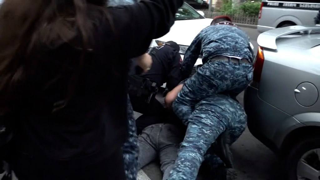 В Ереване задержаны более 80 протестующих - МВД