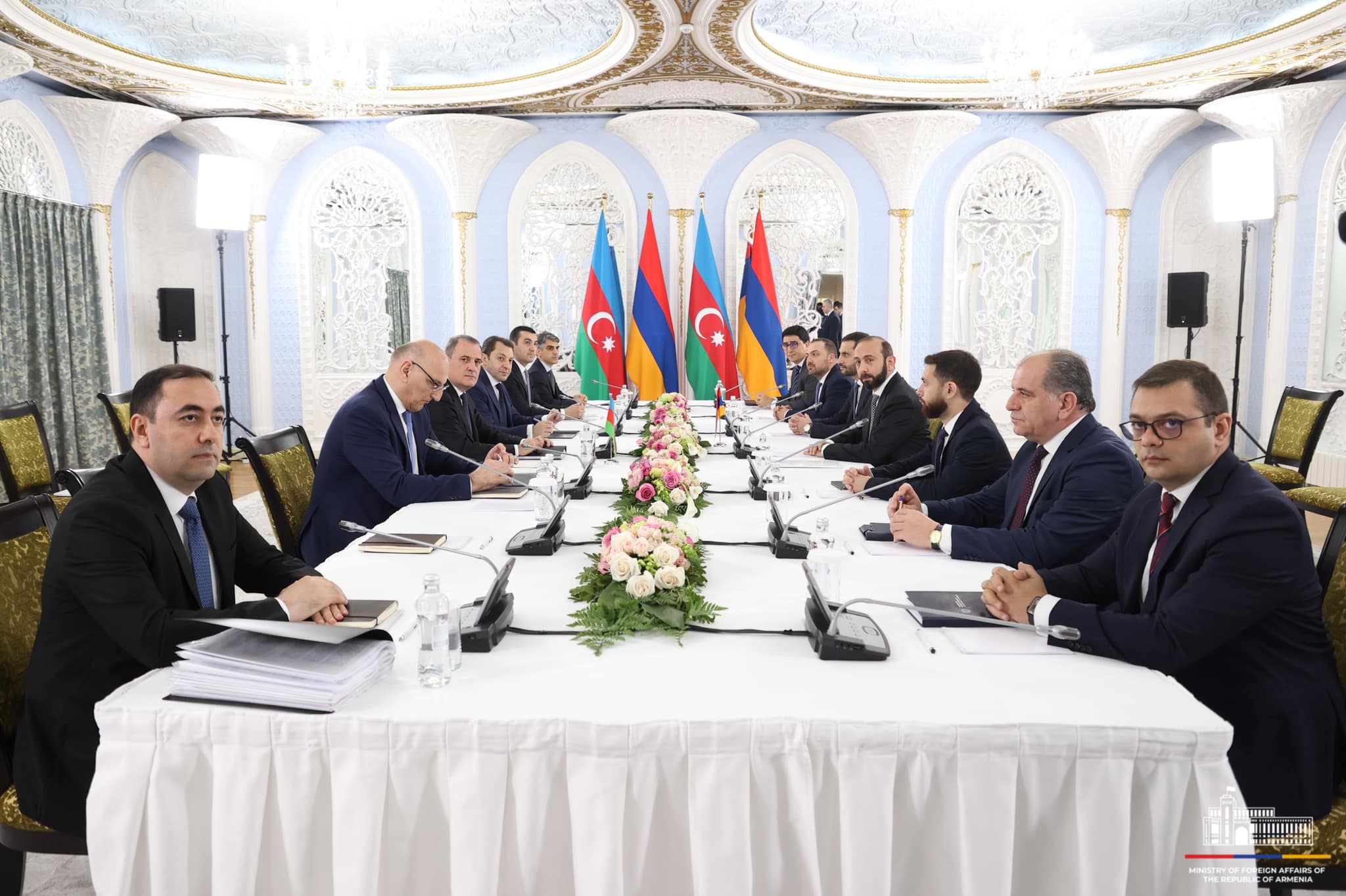 В Алматы стартовала встреча делегаций во главе с министрами ИД Армении и Азербайджана