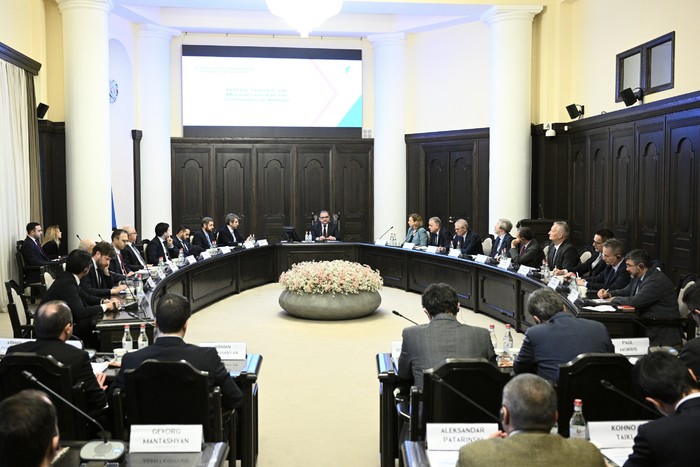 Тигран Хачатрян провел встречу с руководителями аккредитованных в РА диппредставительств
