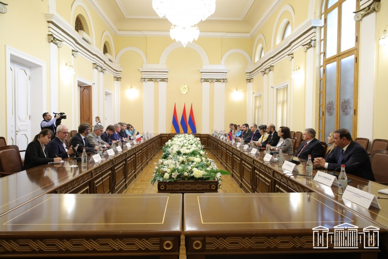 Придаем большое значение развитию армяно-французских парламентских отношений - Варданян