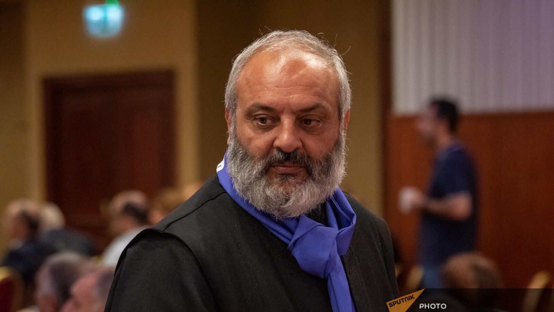 Архиепископ Баграт Галстанян выиграл дело против политолога о клевете