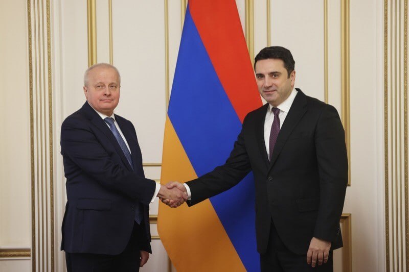 Спикер парламента Армении принял посла России 