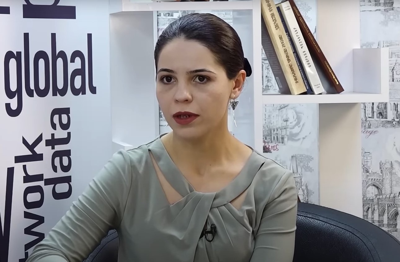 Почему власти Армении помогают Алиеву играть роль 