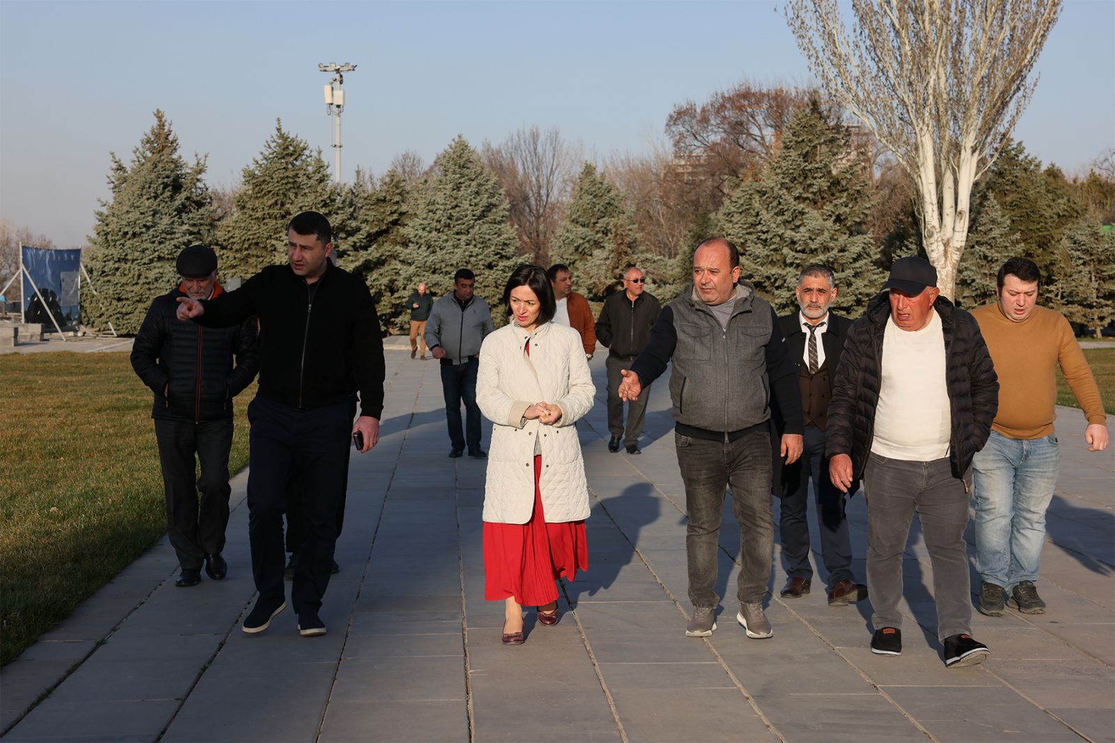 Министр МОНКС посетила мемориал Геноцида армян