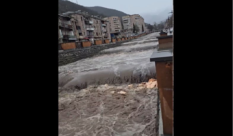 Գետերում ջրի մակարդակը շարունակում է բարձրանալ, հեռու մնալ գետամերձ տարածքներից․ մարզպետ