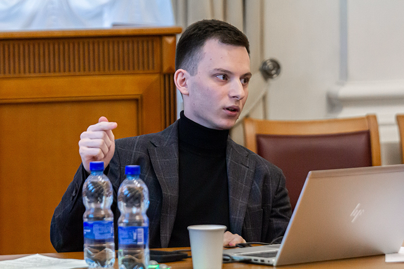 Эксперт о переговорах в Абу-Даби:  России важно не угодить в очередную ловушку Запада 