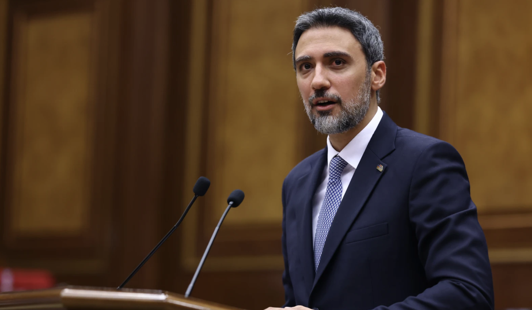 Арам Вардеванян от оппозиции стал вице-спикером парламента Армении