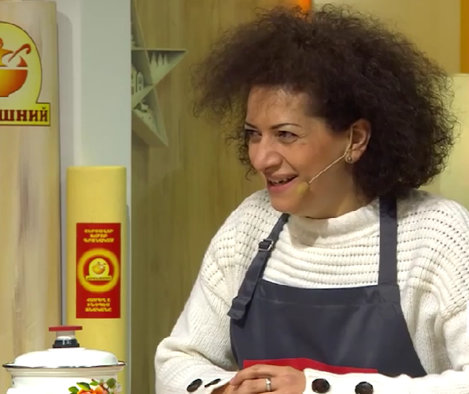 В парламент идут подруги Анны Акопян — „образованные“