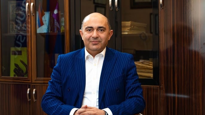 Люди с нулевыми дипломатическими навыками втянули страну в очередную абсурдную историю 