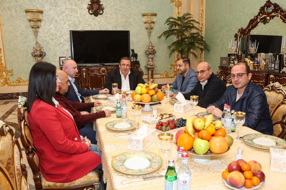 Гагик Царукян и члены партии «Мать Армения» обсудили предстоящие парламентские выборы