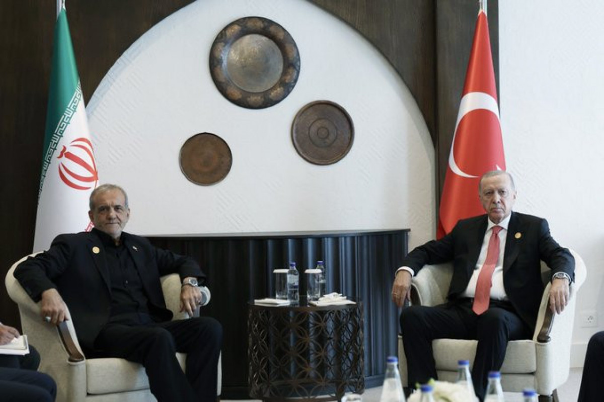 Президент Ирана заявил Эрдогану о важности сотрудничества для региональной стабильности