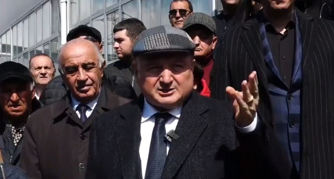 Мэр Гюмри Вардан Гукасян призвал жителей встать на защиту города