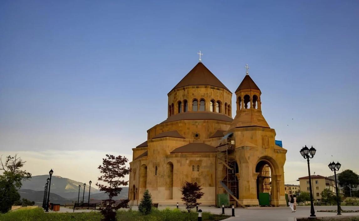 Ադրբեջանը ոչնչացրել է Ստեփանակերտի Սուրբ Աստվածամոր Հովանու եկեղեցին