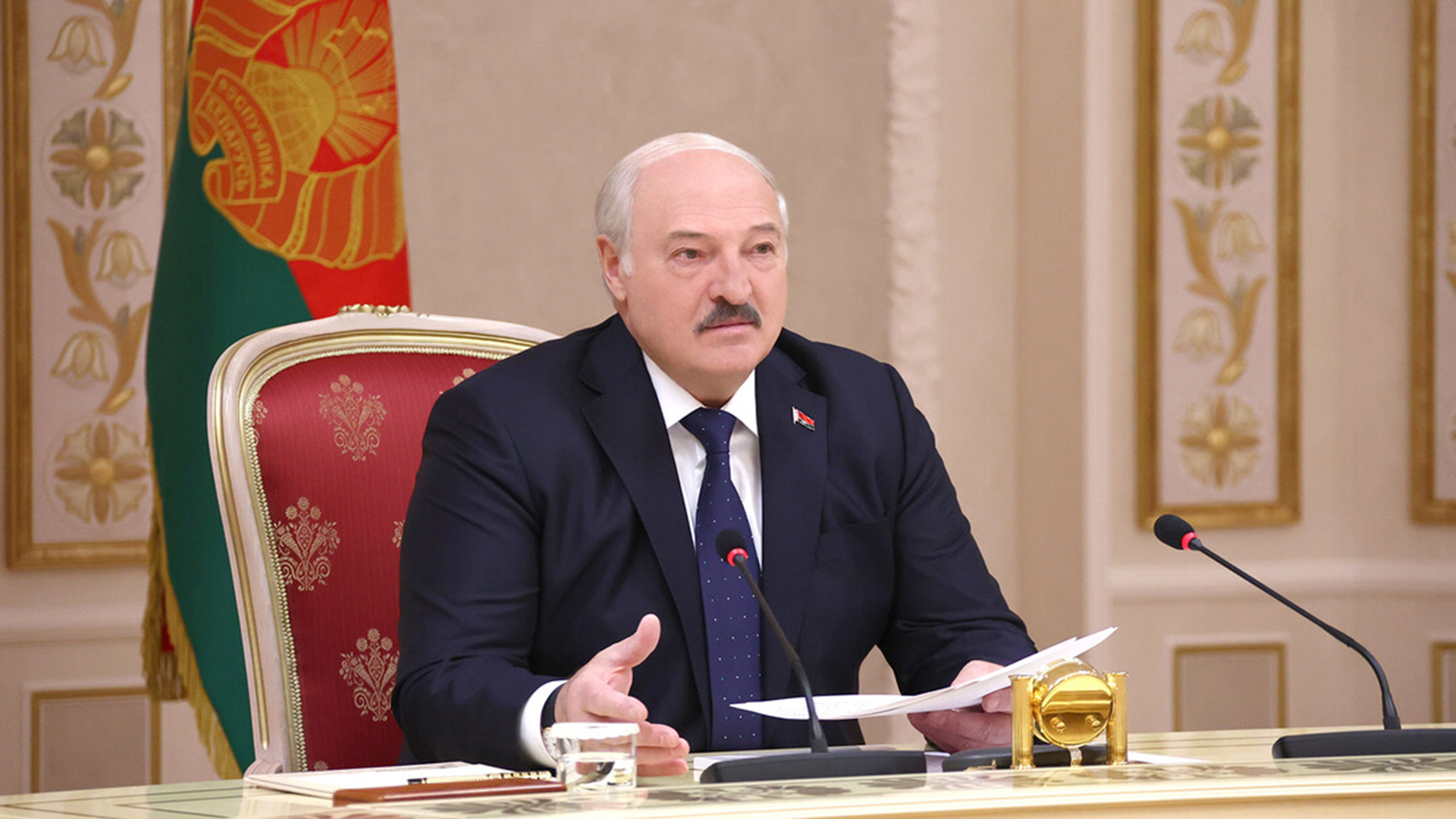 Лукашенко запретил любое повышение цен в Беларуси