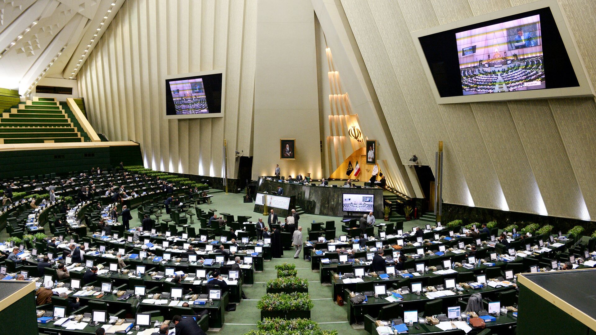 Парламент Ирана одобрил проект о приостановке сотрудничества с МАГАТЭ
