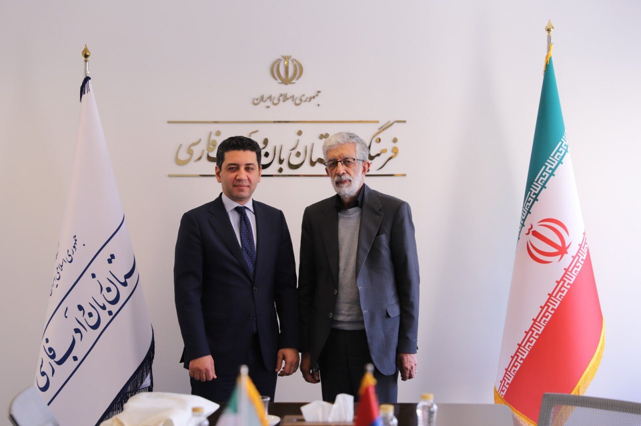 Посол Армении встретился с председателем Академии языка и литературы Ирана 