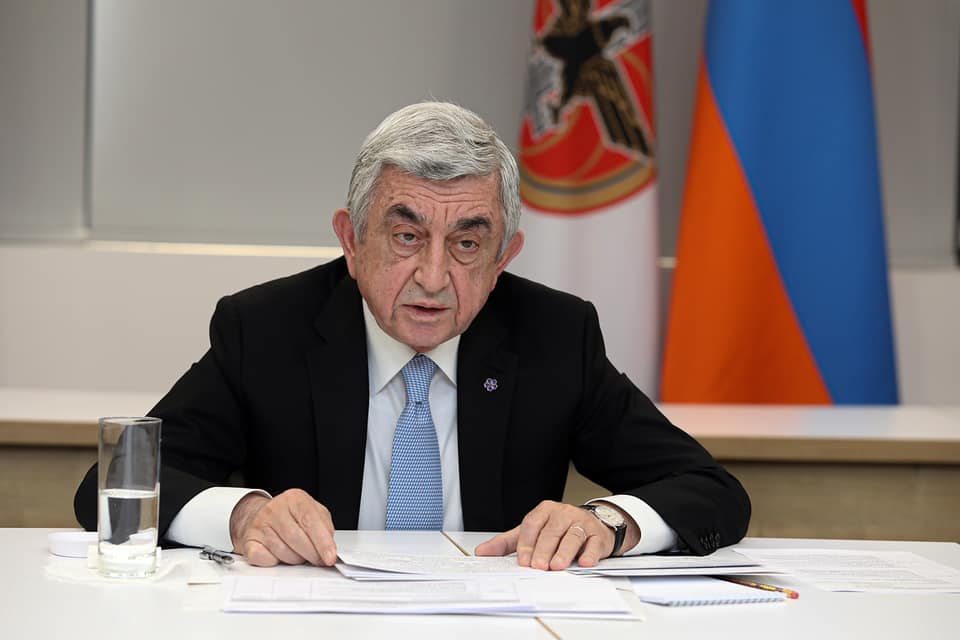 Серж Саргсян стал адвокатом Пашиняна