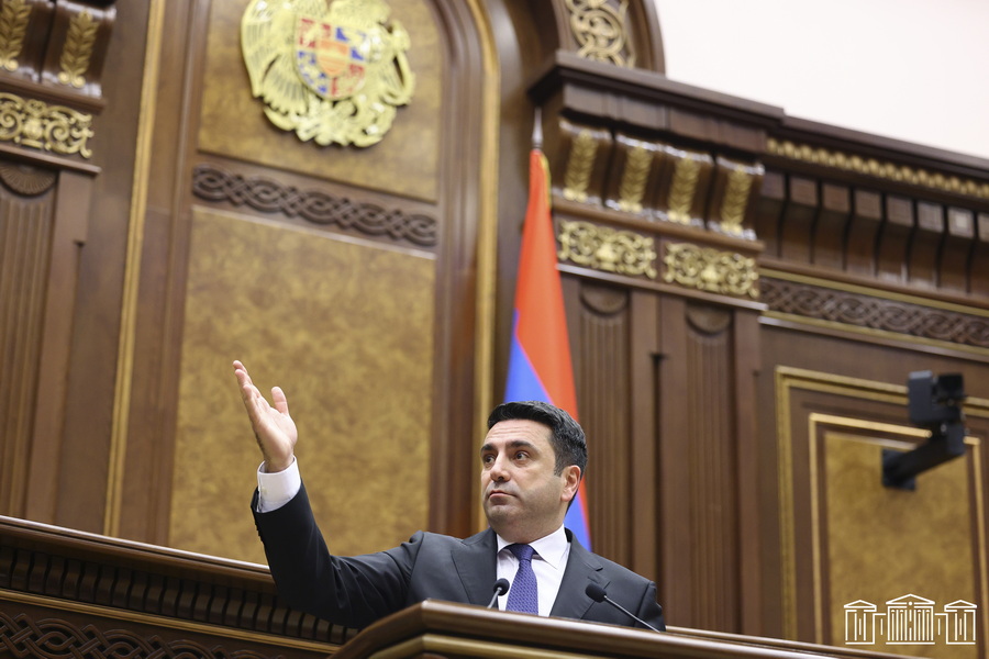 Вопрос об управлении армянскими железными дорогами обсуждается с РФ - Ален Симонян