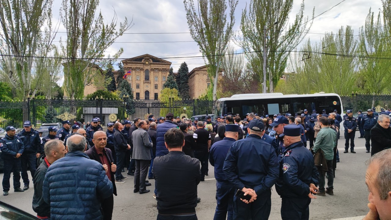 Родители погибших в 44-дневной войне требуют публикации доклада следственной комиссии 