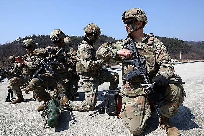 Военные США на Ближнем Востоке будут сдавать телефоны из-за атак Ирана