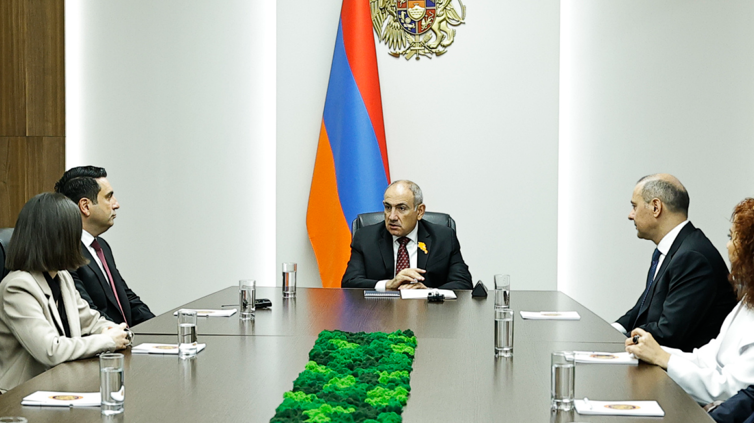 Փաշինյանն Անվտանգության խորհրդի աշխատակազմին ներկայացրեց Ալեն Սիմոնյանին