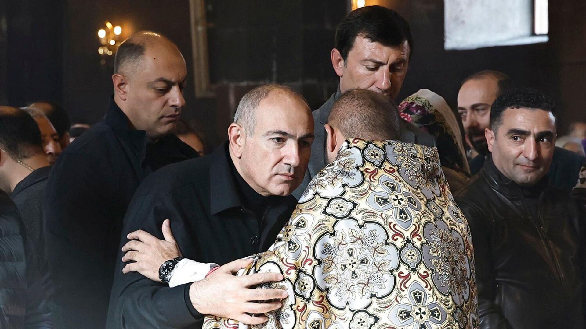 Борьба с влиянием в Ереване имеет только одно направление