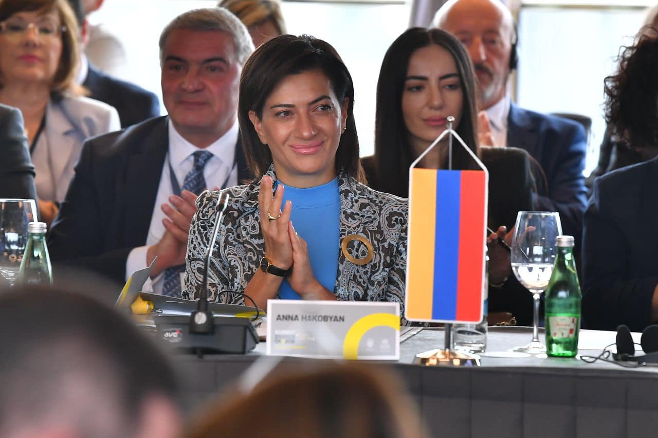 Աննա Հակոբյանի անունով WhatsApp հավելվածում բացվել է կեղծ օգտահաշիվ