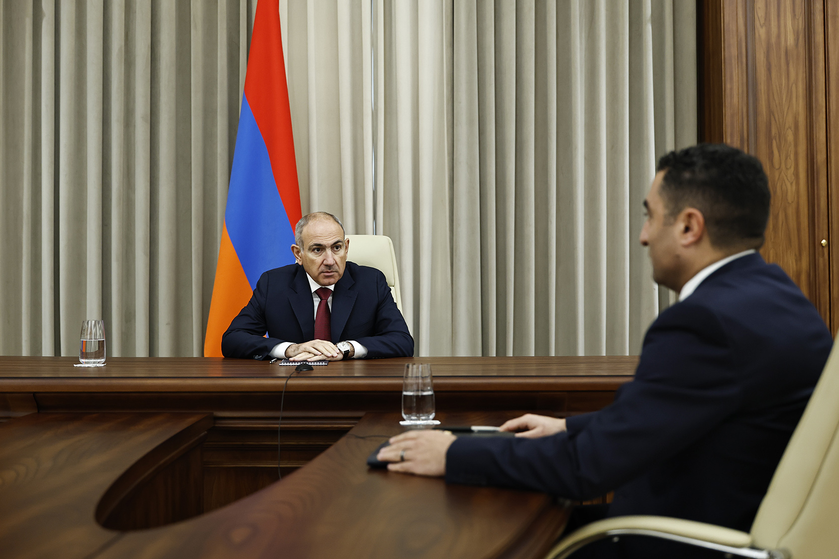 Ի՞նչ սպասի քաղաքացին. Փաշինյանն ու Պետրոսյանը քննարկել են ՀԷՑ-ի հետ կապված հարցեր