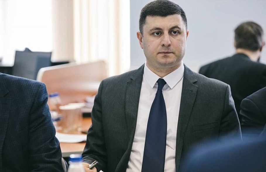 Հոգով, մարմնով, էությամբ կապիտուլյանտ