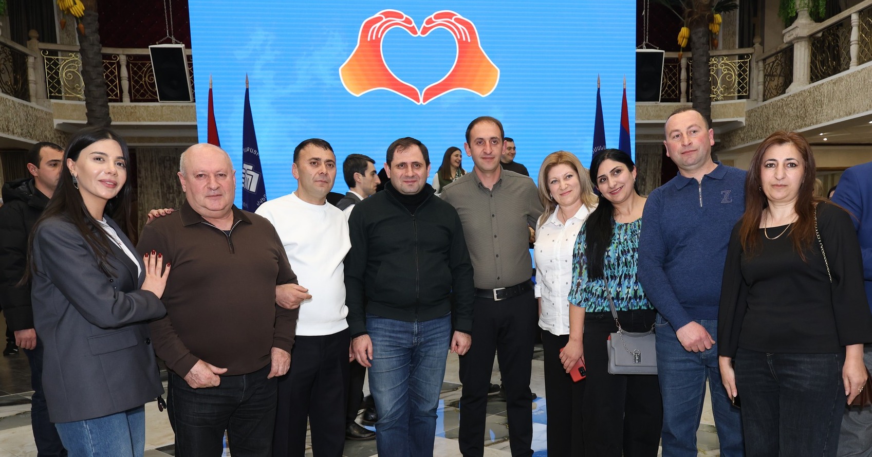 Рейтинг Пашиняна катастрофически падает: Почему не опубликован соцопрос IRI по Армении? 