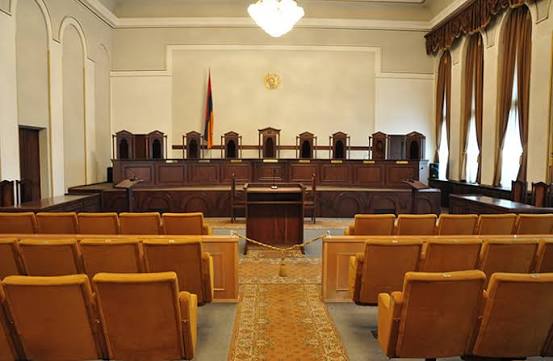 Без сюрпризов: КС отказал оппозиционным силам