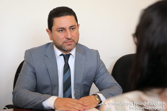 ԱԺ աշխատակազմի ղեկավարի պաշտոնում կնշանակվի Դավիթ Համբարյանը. Ո՞վ է նա