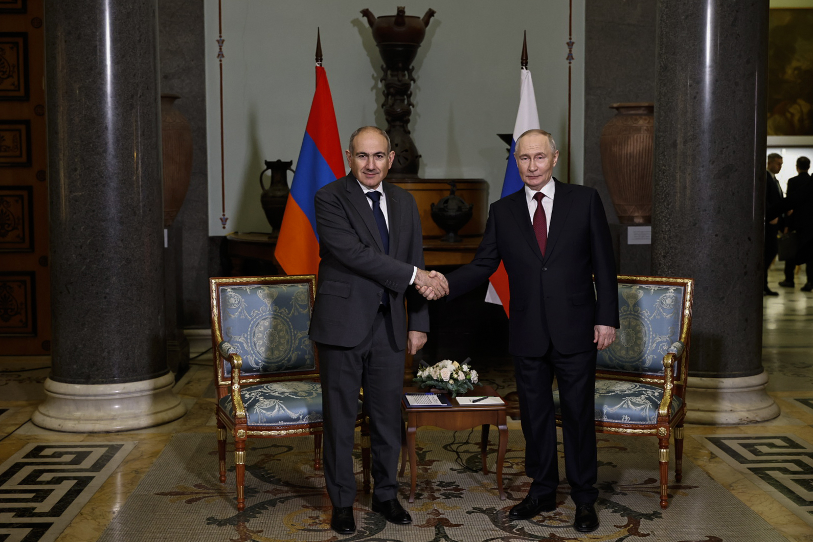 Какие вопросы обсудили Пашинян и Путин?