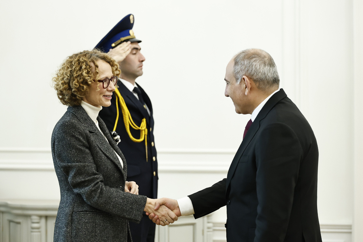 Премьер-министр принял заместителя генерального секретаря НАТО