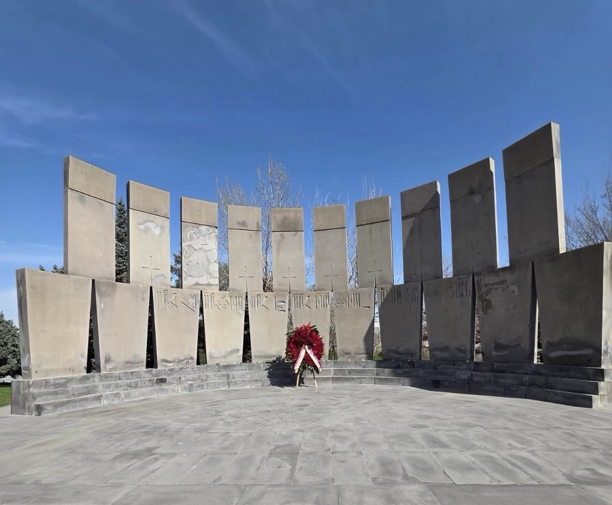 Սերժ Սարգսյանի անունից հարգանքի տուրք է մատուցվել Քառօրյա պատերազմի հերոսների հիշատակին