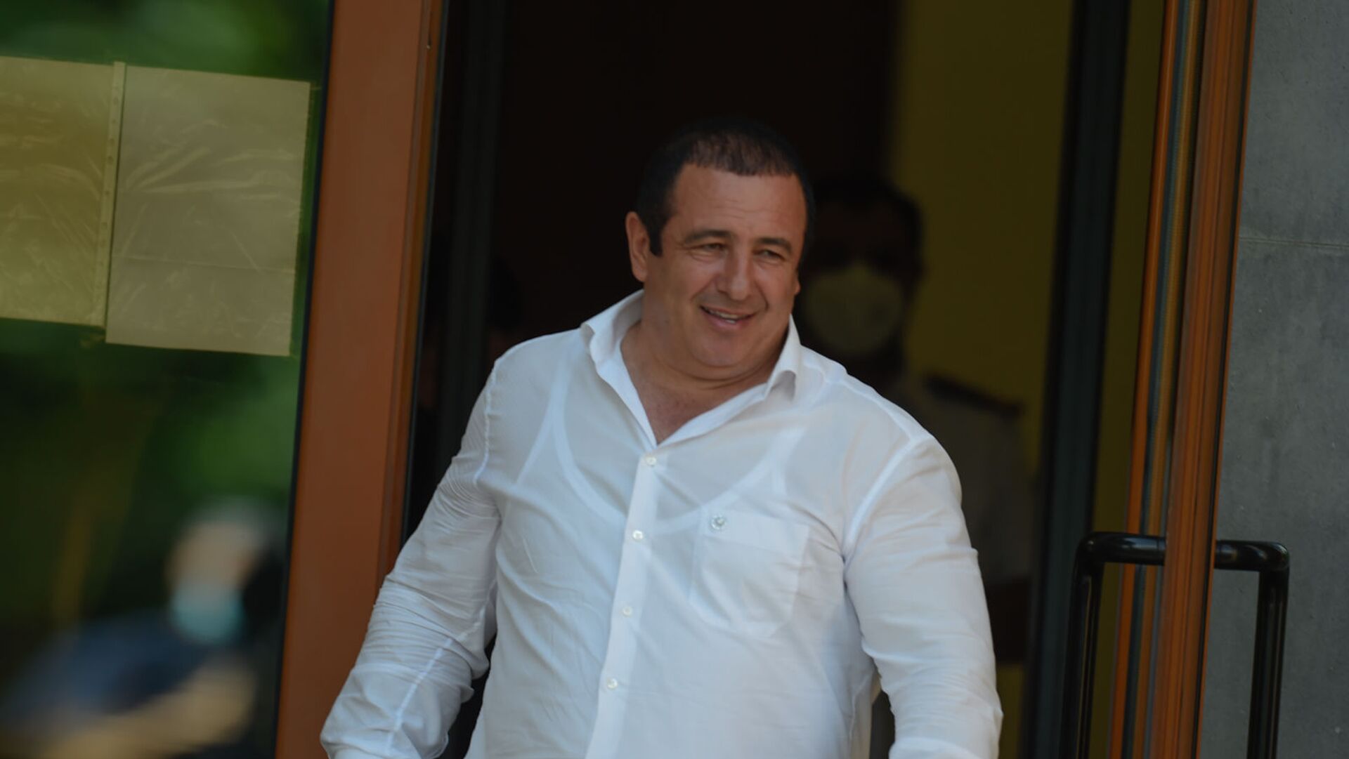 Մարդկանց առաջարկում են վաճառել իրենց տները և հեռանալ․ Ծառուկյան