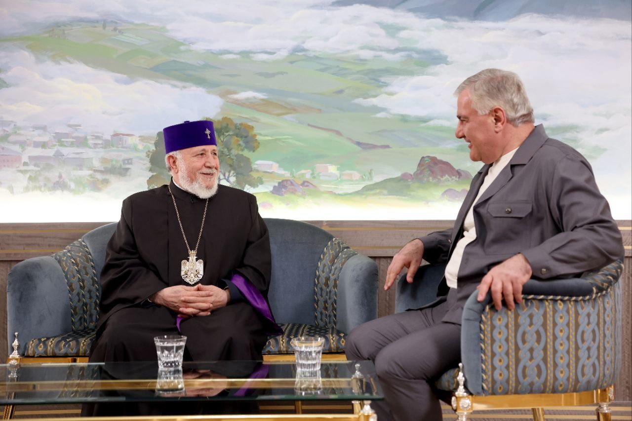 Կաթողիկոսը ընտրությունների նախաշեմին իր օրհնությունը բերեց Սամվել Կարապետյանին