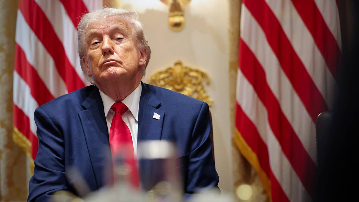 Дональд Трамп призвал Россию и Украину «самим разобраться» с войной