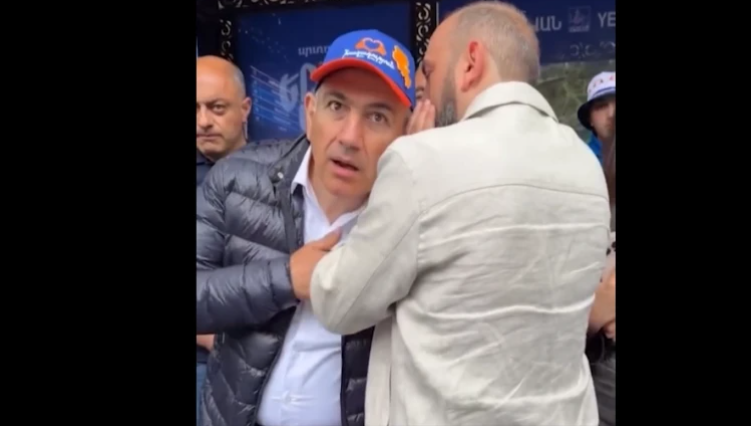 «Турки сегодня открывают…»: что прошептал Мирзоян на ухо Пашиняну 
