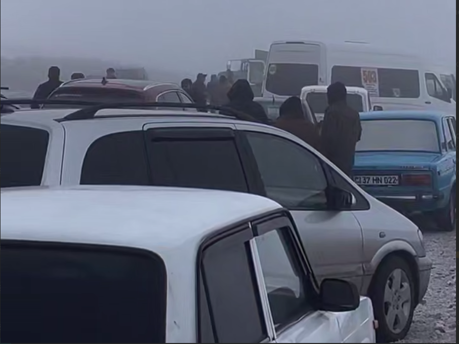 Գյումրի-Երևան ավտոմայրուղին կաթվածահար է․ տասնյակ մեքենաներ են բախվել