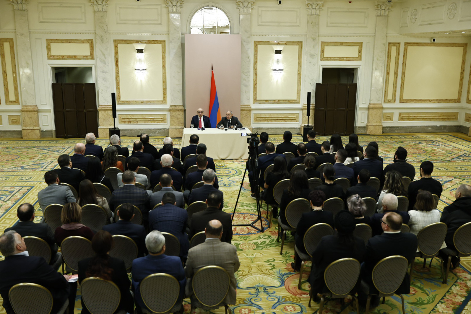  Пашинян провел встречу с представителями армянской общины Санкт-Петербурга