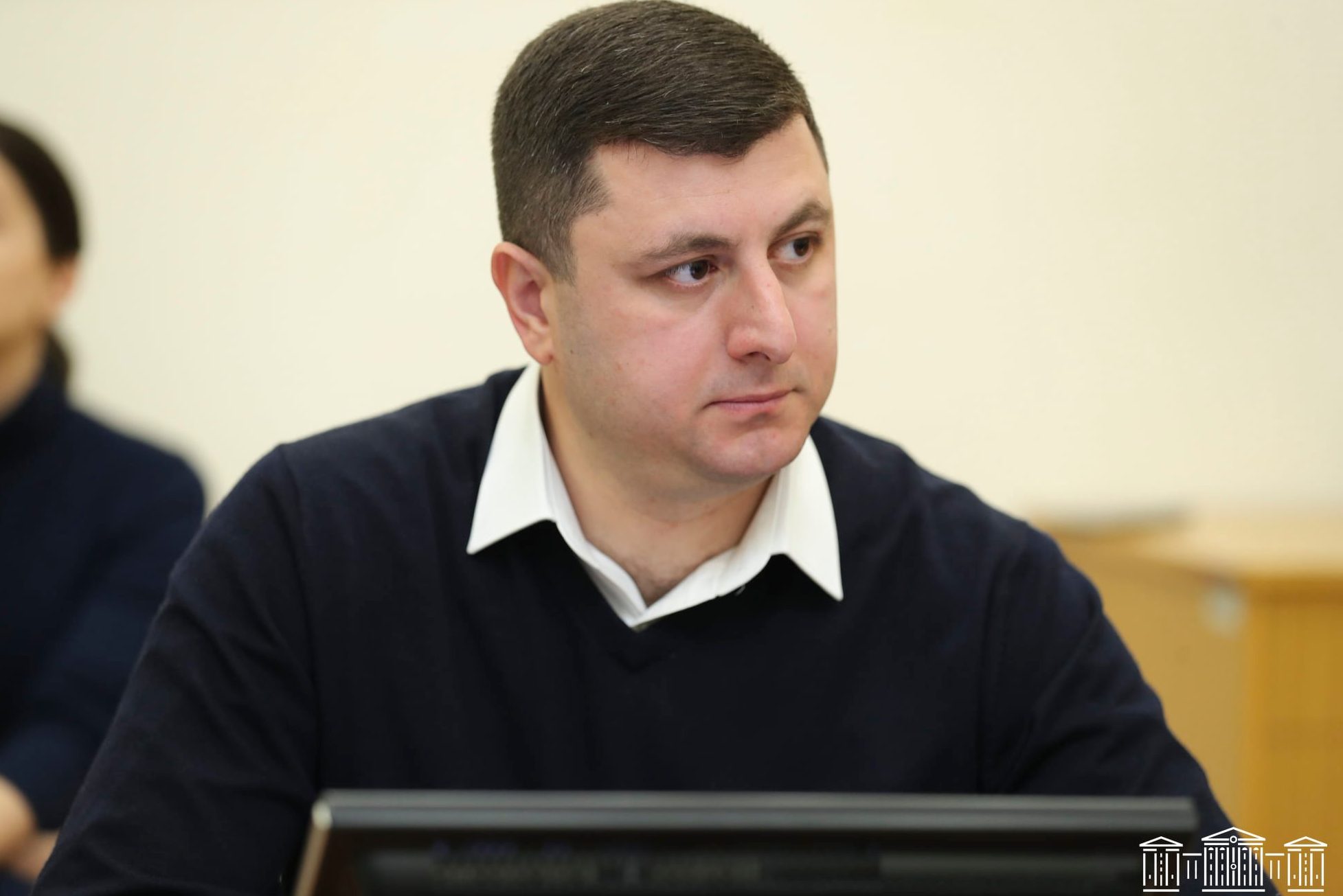 Власть продолжает с поникшей головой слушать обвинения Азербайджана