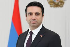 Խոնարհման ու հարգանքի հետ մեկտեղ՝ մենք պարտավոր ենք ապրել․ Ալեն Սիմոնյան